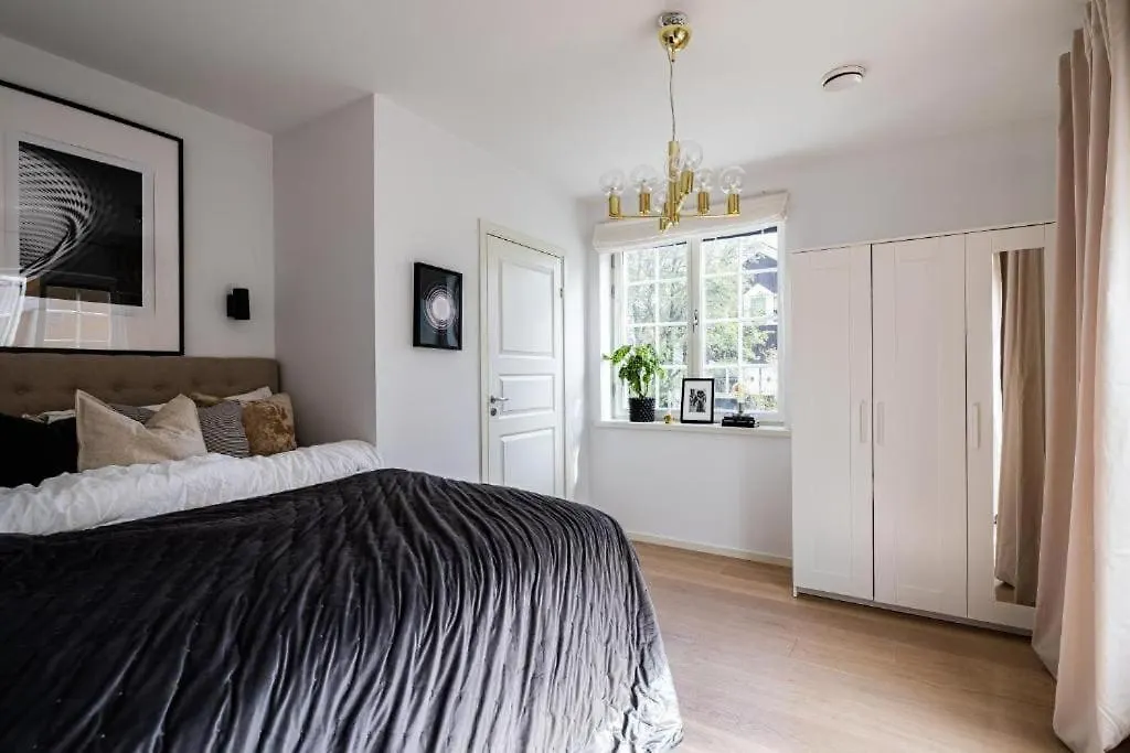 Beautiful And Modern Accommodation Near Stockholm City 0*,